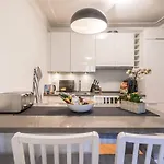 Generous Family-Apartment With Two Seperate Bedrooms Close To The U-Bahn