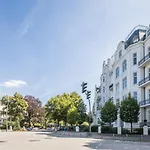 Generous Family-Apartment With Two Seperate Bedrooms Close To The U-Bahn