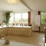 Das Weisse Hotel An Der Elbchaussee