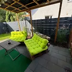 Neubau, Moderne Haushaelfte In Hamburg