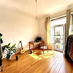 100 Qm Altbau-Wohnung Mitten Im Zentrum