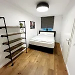 Spacious Apartment For 12 In Hamburg