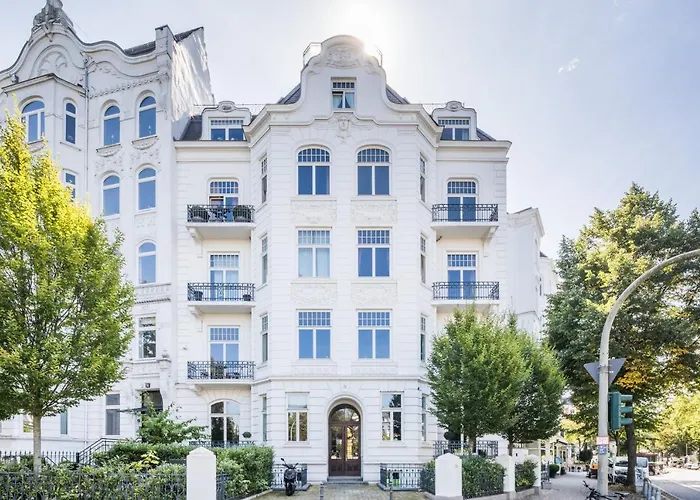 Generous Family-Apartment With Two Seperate Bedrooms Close To The U-Bahn