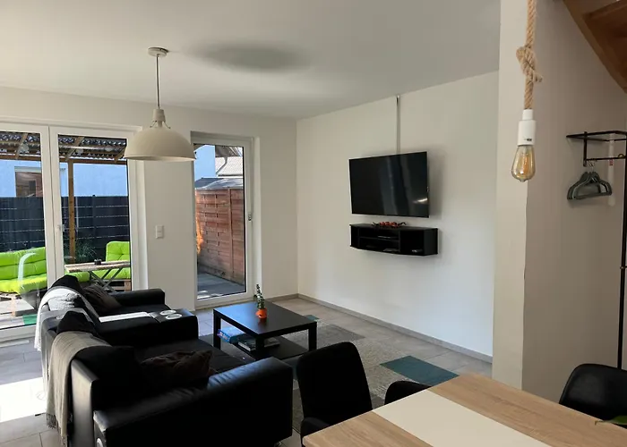 Neubau, Moderne Haushaelfte In Hamburg