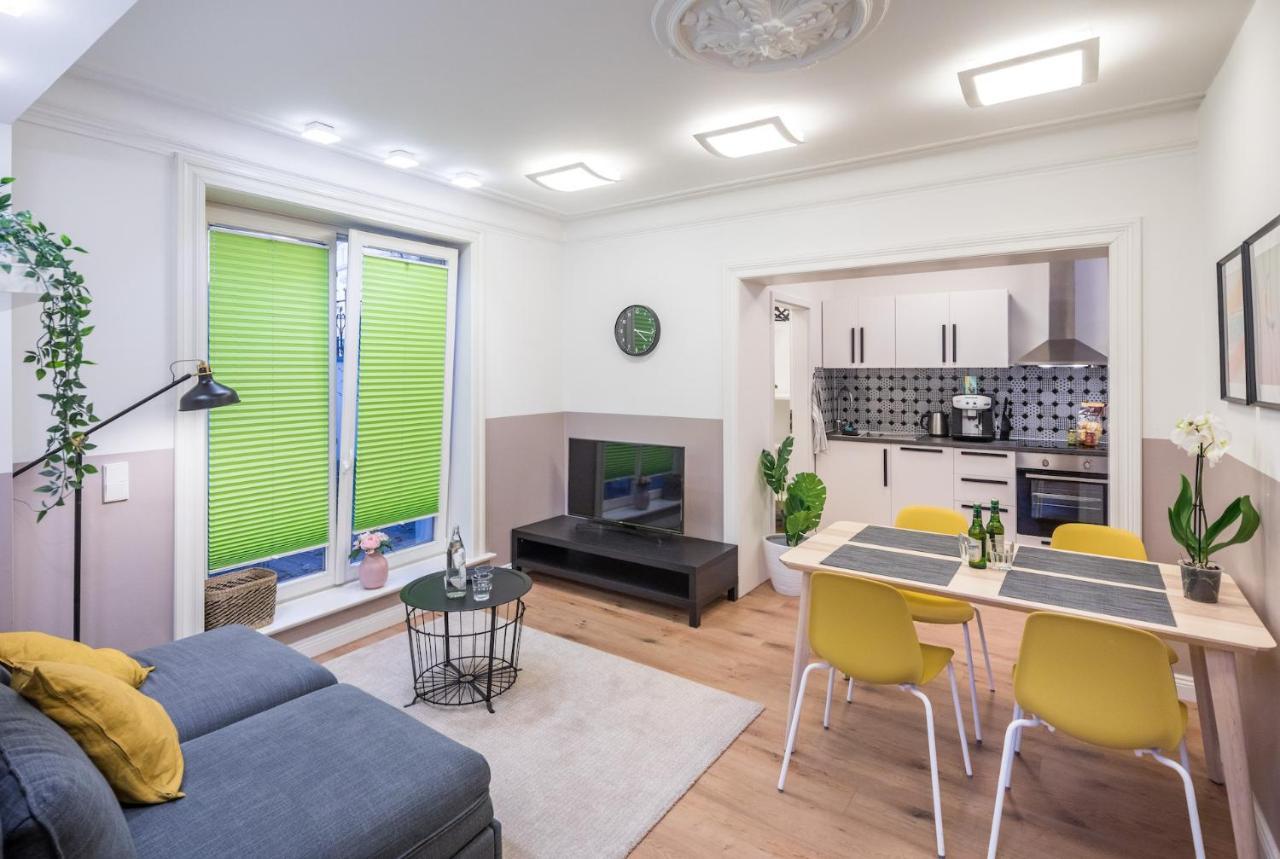 Apartment Generous Family-apartment With Two Seperate Bedrooms Close To The U-bahn