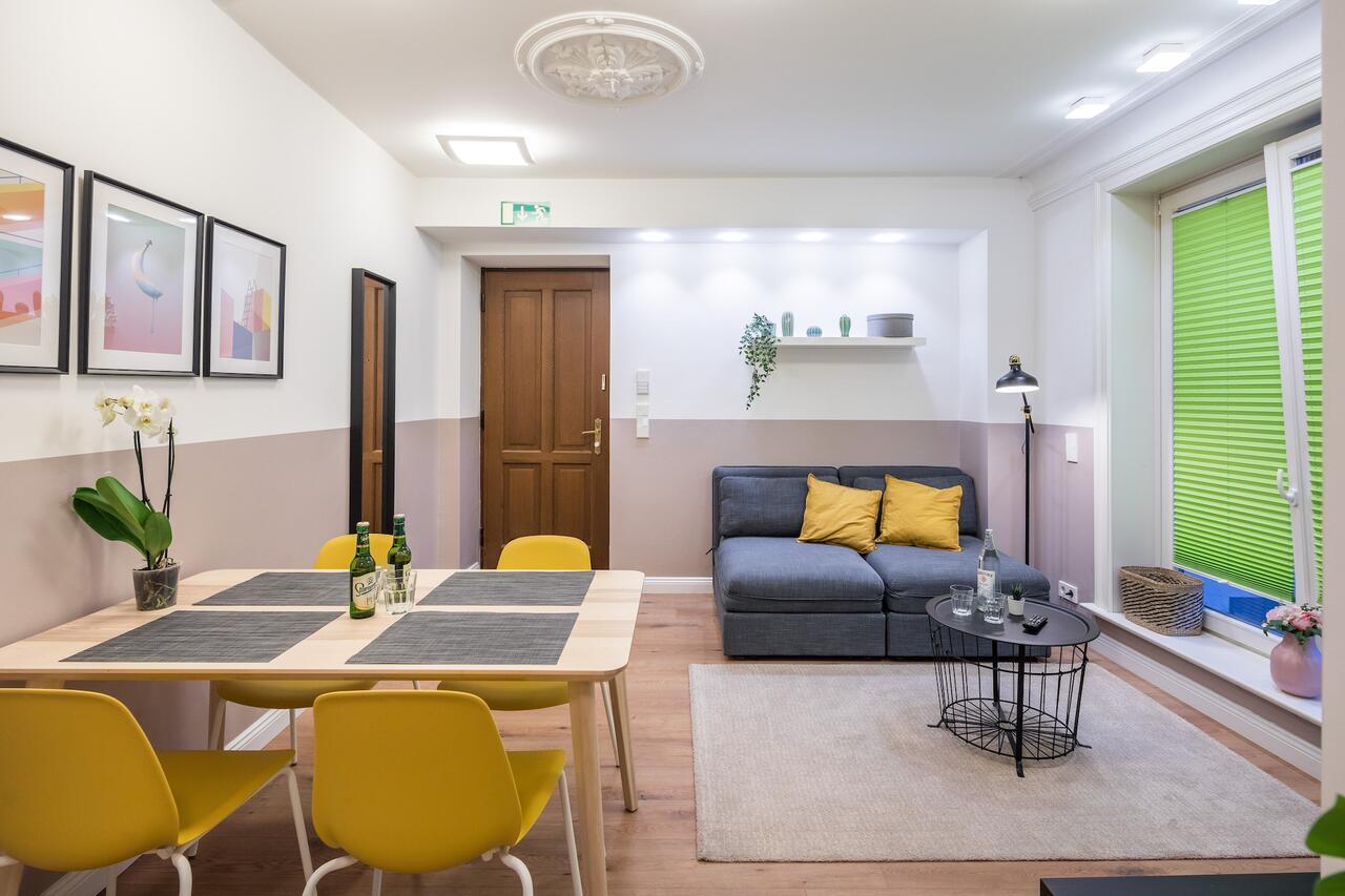 Generous Family-apartment With Two Seperate Bedrooms Close To The U-bahn