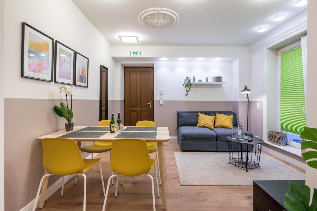 Generous Family-apartment With Two Seperate Bedrooms Close To The U-bahn Apartment