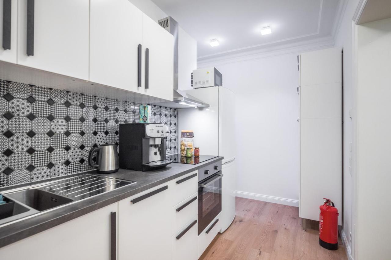 Generous Family-apartment With Two Seperate Bedrooms Close To The U-bahn *
