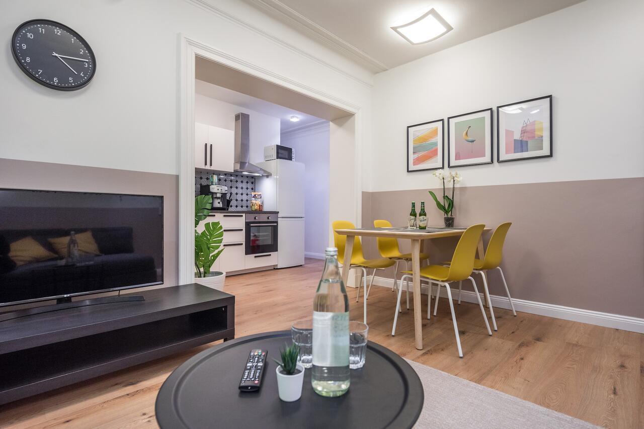 Generous Family-apartment With Two Seperate Bedrooms Close To The U-bahn Apartment