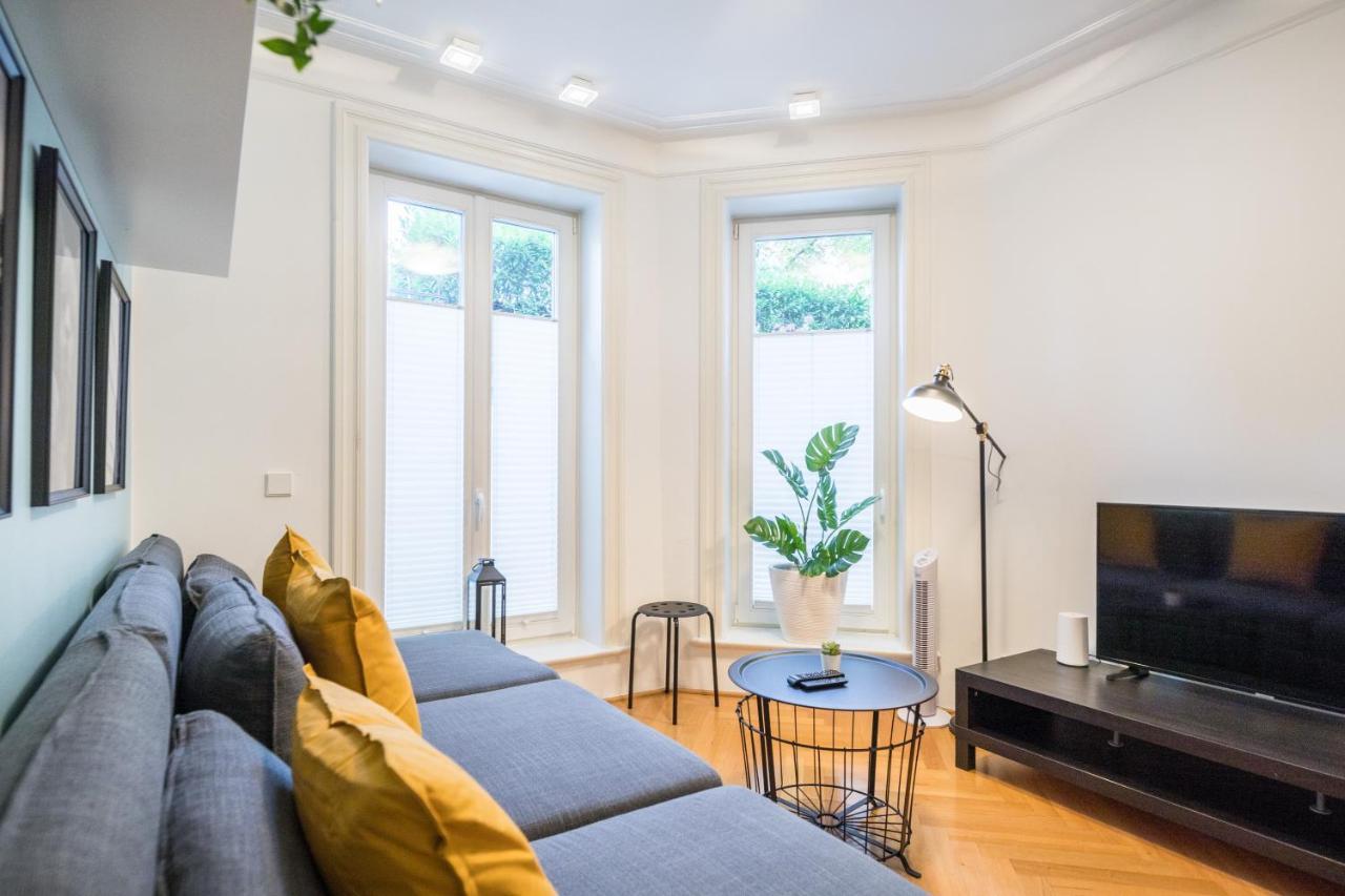 Apartment Generous Family-apartment With Two Seperate Bedrooms Close To The U-bahn Hamburg