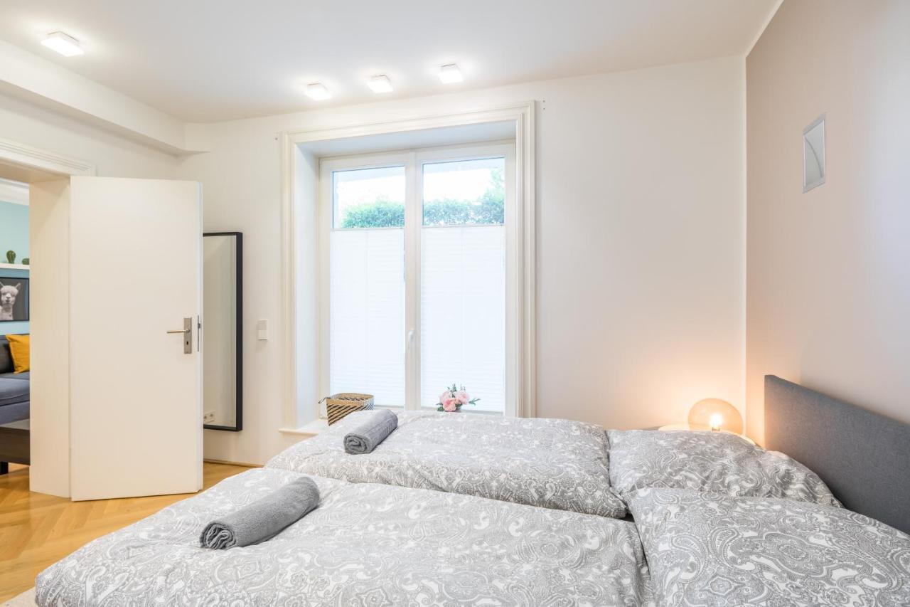 Apartment Generous Family-apartment With Two Seperate Bedrooms Close To The U-bahn *