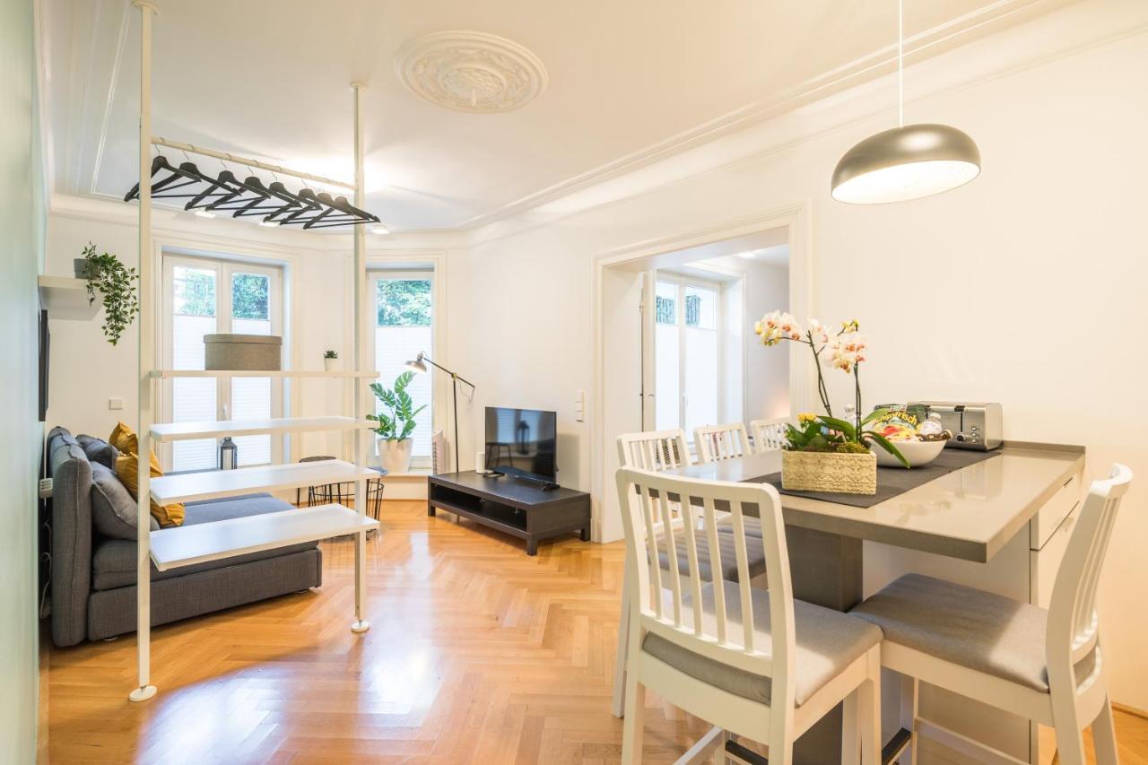 Generous Family-apartment With Two Seperate Bedrooms Close To The U-bahn