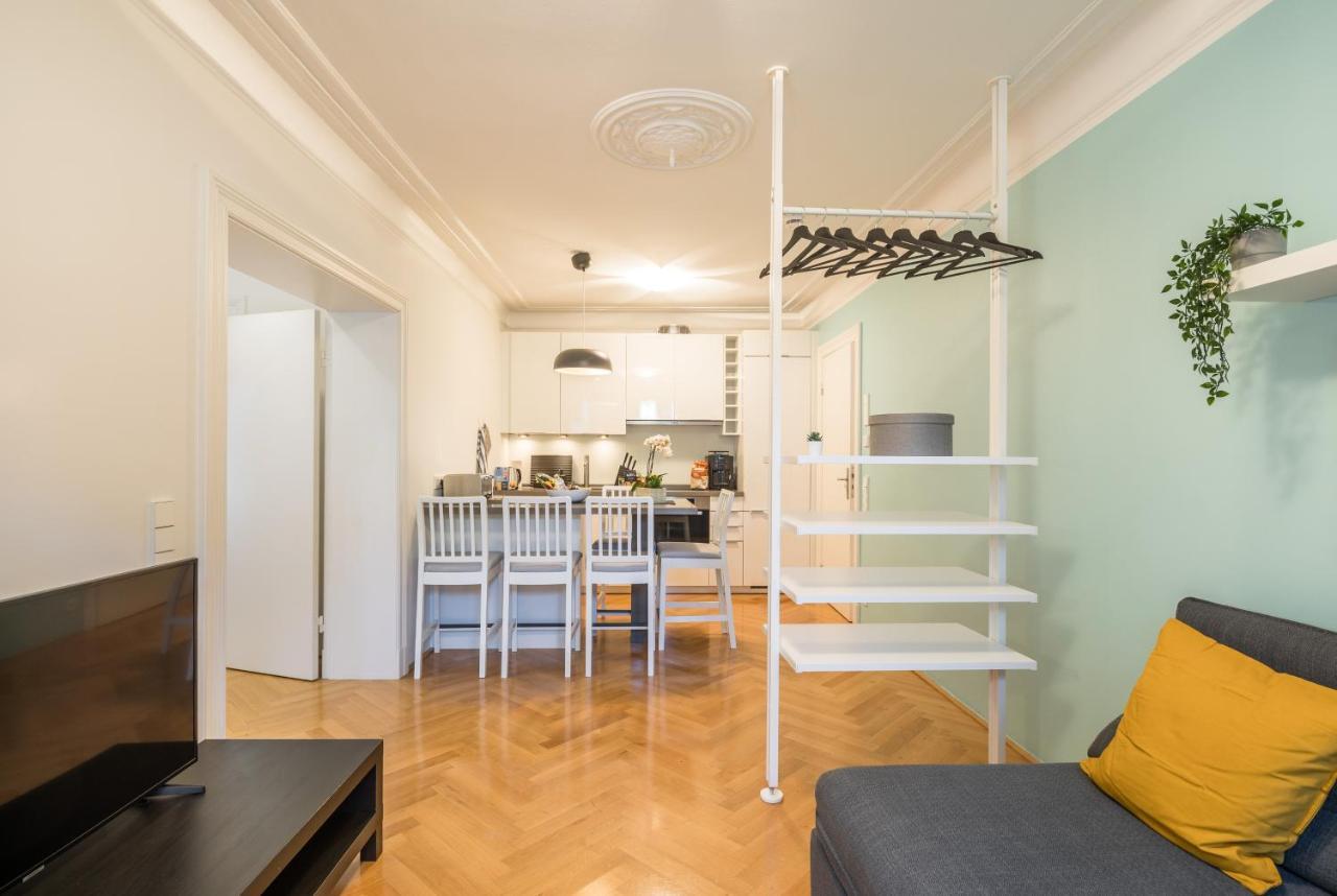 Generous Family-apartment With Two Seperate Bedrooms Close To The U-bahn Hamburg