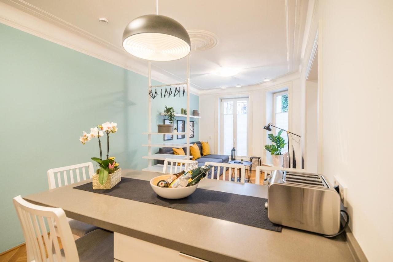 Generous Family-apartment With Two Seperate Bedrooms Close To The U-bahn Apartment *