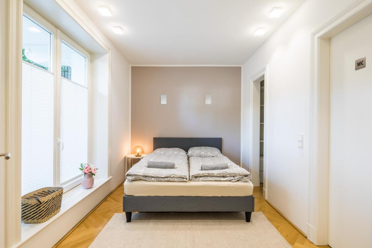 Generous Family-apartment With Two Seperate Bedrooms Close To The U-bahn