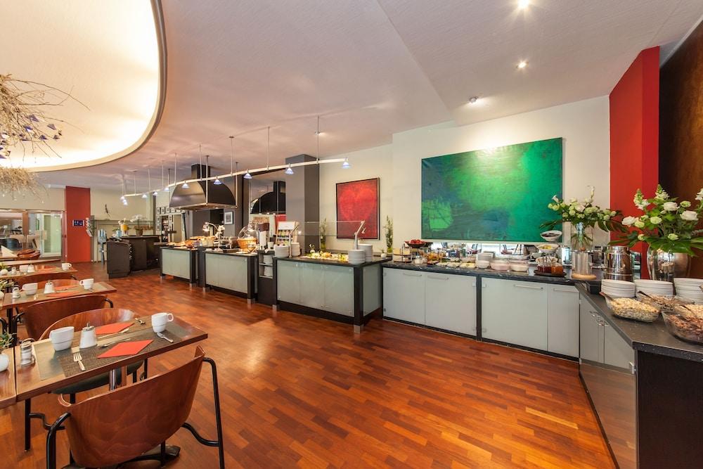 Ambassador Hotel 3*