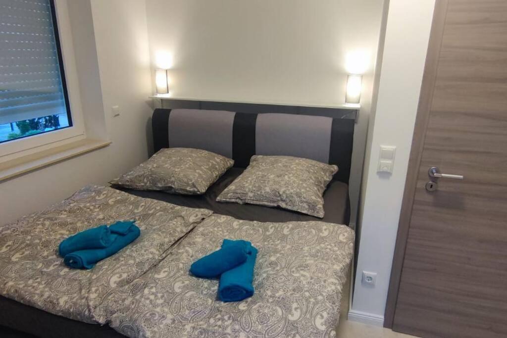Neubau, Moderne Haushaelfte In Apartment *