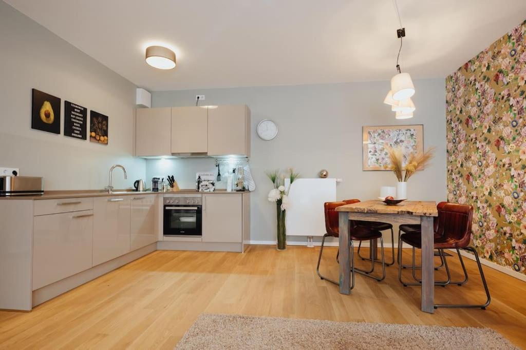 Exklusiv, Zentral, Terrasse: 2-zi-app. Bis 4 Pers * Hamburgo
