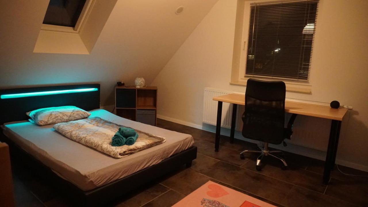 Neubau, Moderne Haushaelfte In Apartment *