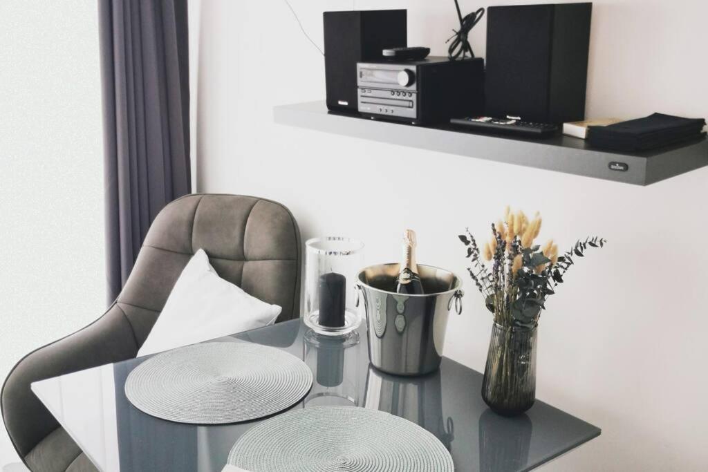 Hh 02 By Rockchair - Superhost Status - Modernes Mit Sonnigem Balkon & Premium Boxspringbetten In Winterhude - Geheimtipp Apartment Hamburg