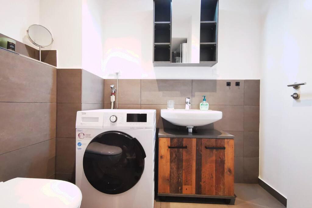 Hh 05 By Rockchair - Superhost Status - Modernes Mit Sonnigem Balkon & Premium Boxspringbetten In Winterhude - Geheimtipp Hamburg