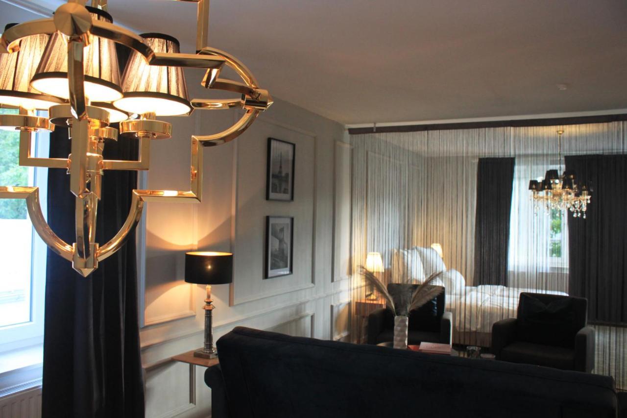 R B Am Airport - 1-4 Personen - Kueche - Smart Tv - Waschmaschine - Perfekt Fuer Geschaeftsreisende Oder Familien Apartment