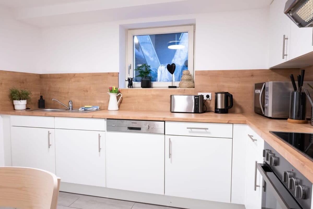 Apartment Altona - Three Bedrooms For Up To 10 *