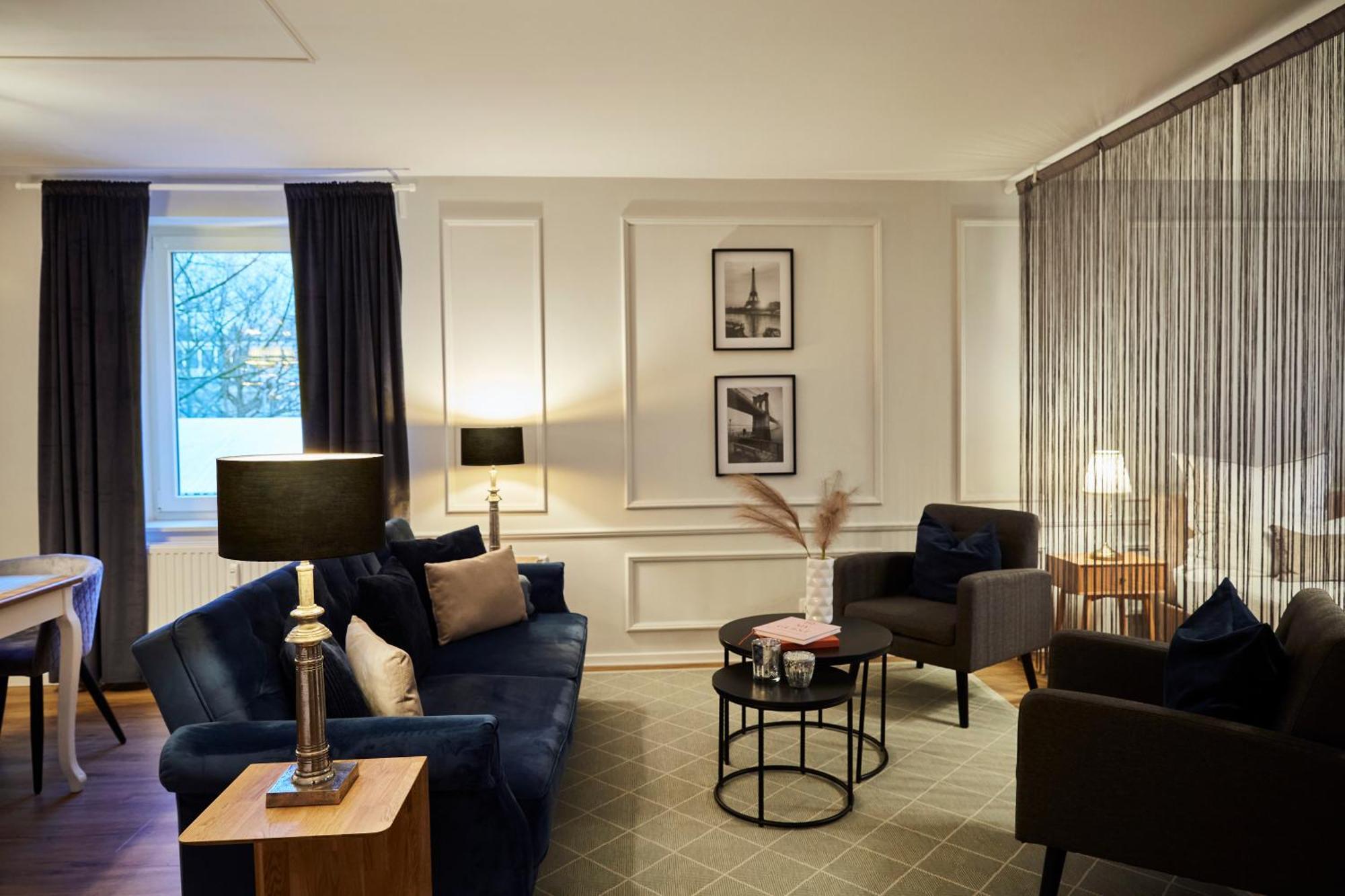 Apartment R B Am Airport - 1-4 Personen - Kueche - Smart Tv - Waschmaschine - Perfekt Fuer Geschaeftsreisende Oder Familien *