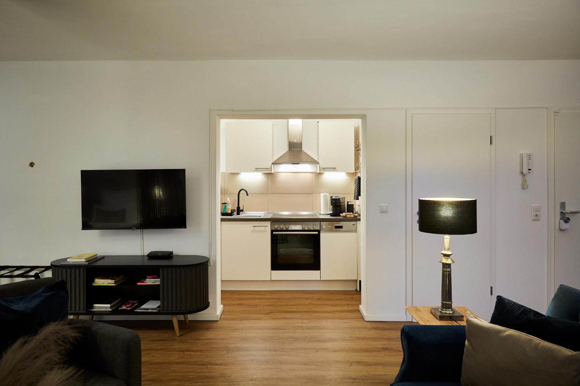 Apartment R B Am Airport - 1-4 Personen - Kueche - Smart Tv - Waschmaschine - Perfekt Fuer Geschaeftsreisende Oder Familien *