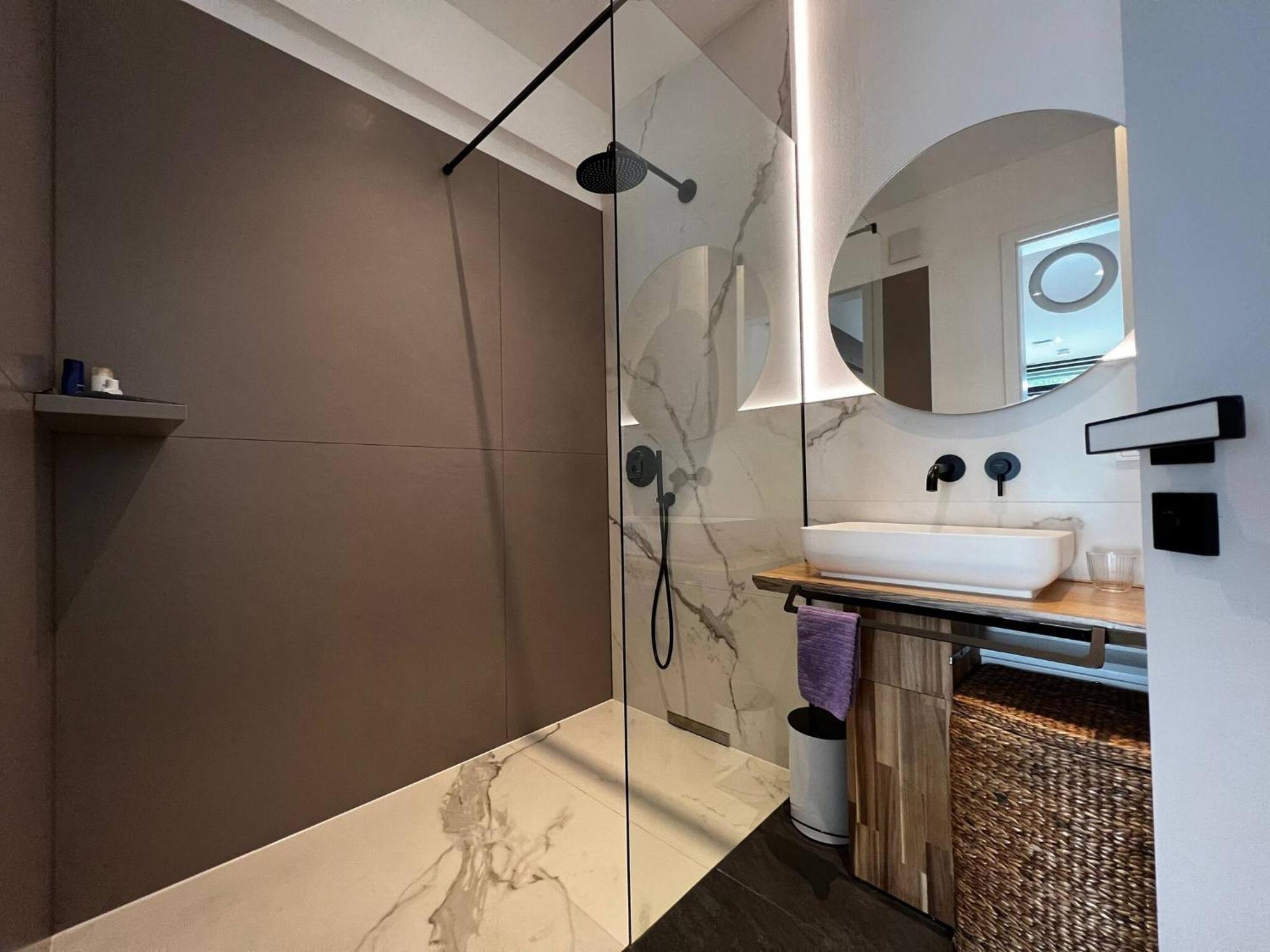 Neues Exclusives 2 Schlafzimmer Apartment *