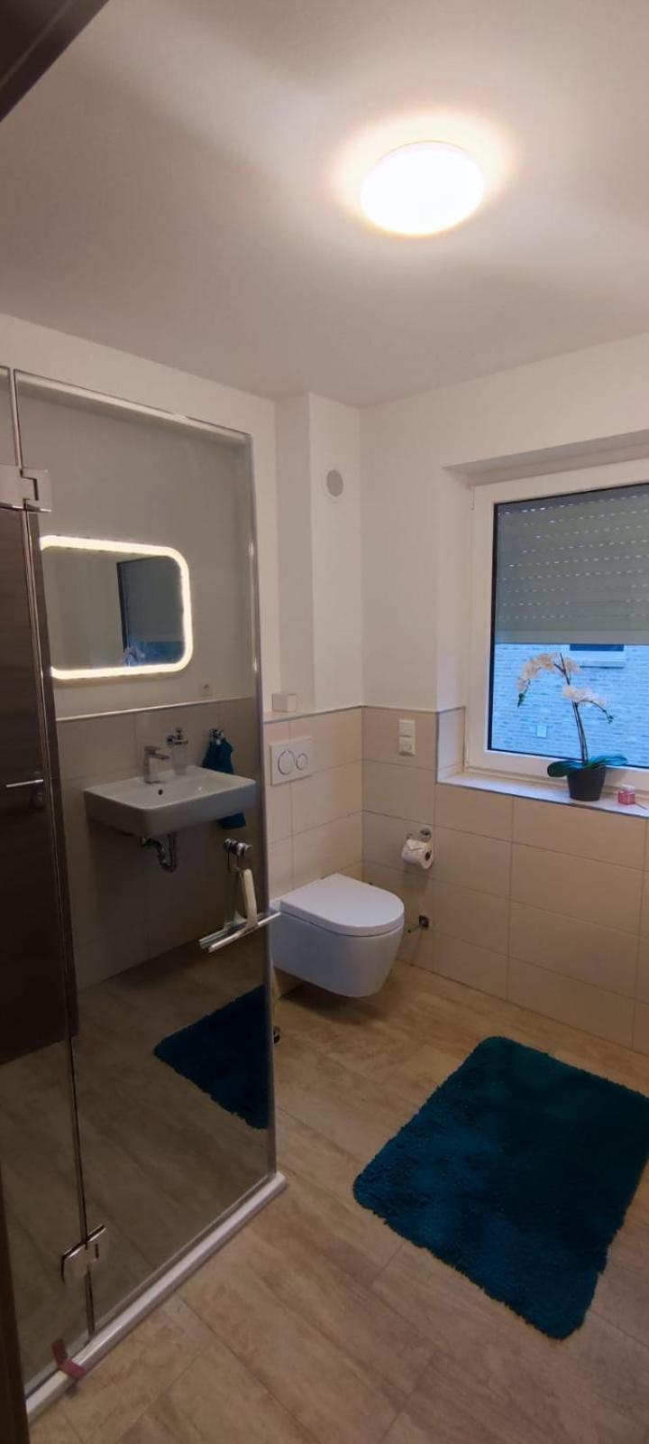 Apartment Neubau, Moderne Haushaelfte In