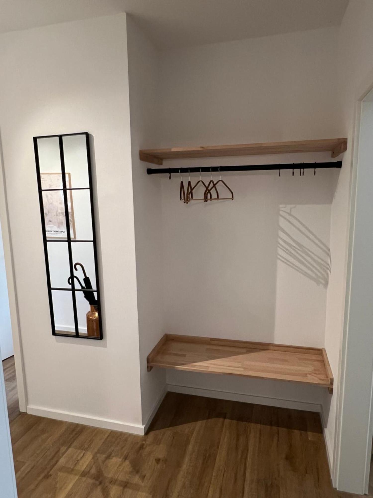 Apartment Kranich Mit 3 Zimmern, Top Infrastrukturlage Hh Langenhorn, Naehe Airport, Boxspringbetten Und Arbeitsplaetzen Mit Glasfaser Wlan