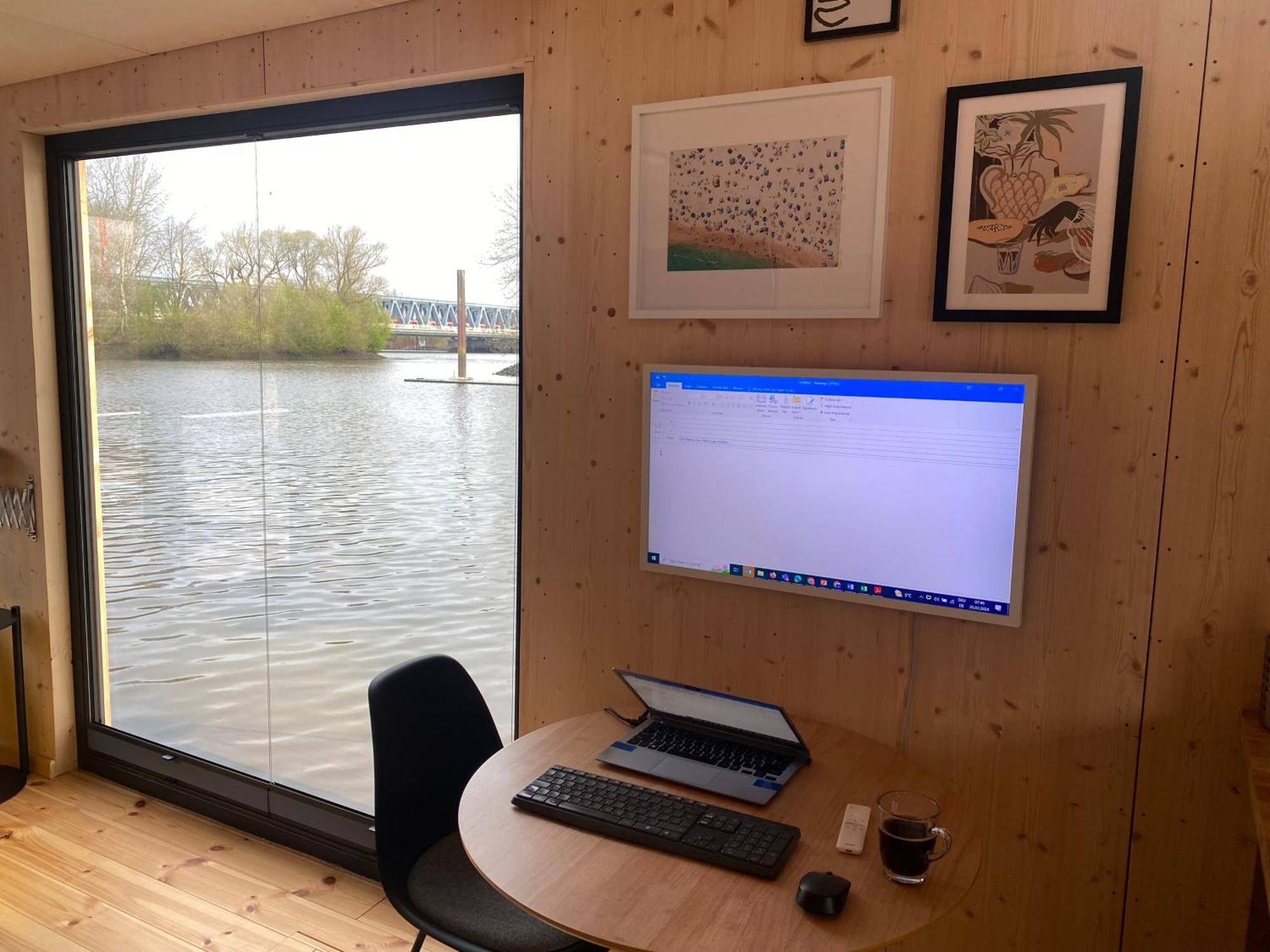 Hausboot Off Im Diamantgraben An Der Elbe Hamburgo