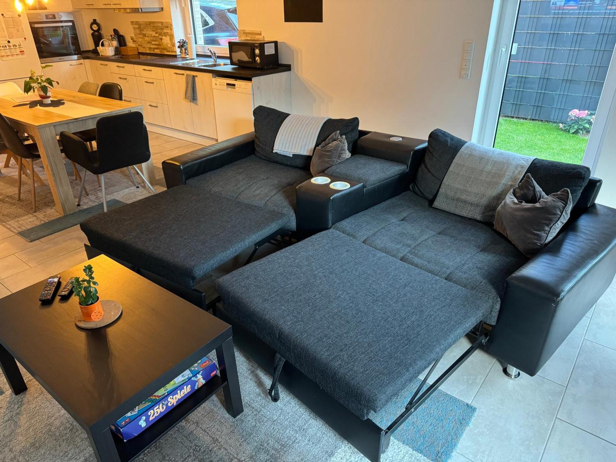 Apartment Neubau, Moderne Haushaelfte In Hamburg