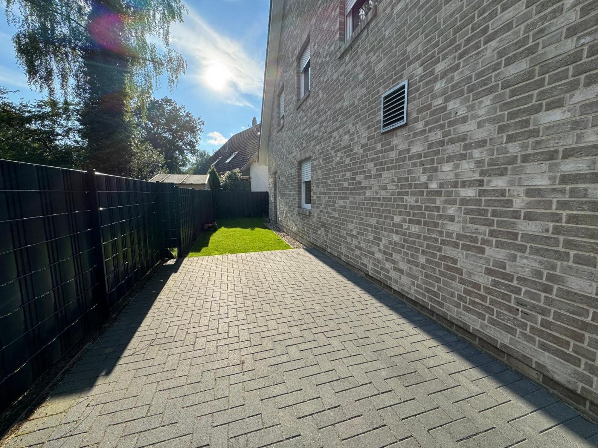 Apartment Neubau, Moderne Haushaelfte In