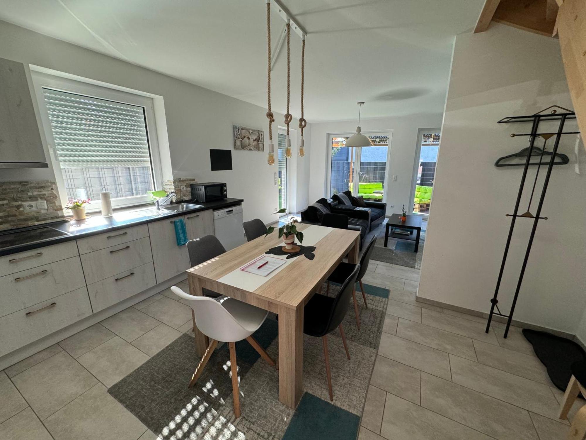 Apartment Neubau, Moderne Haushaelfte In Hamburg