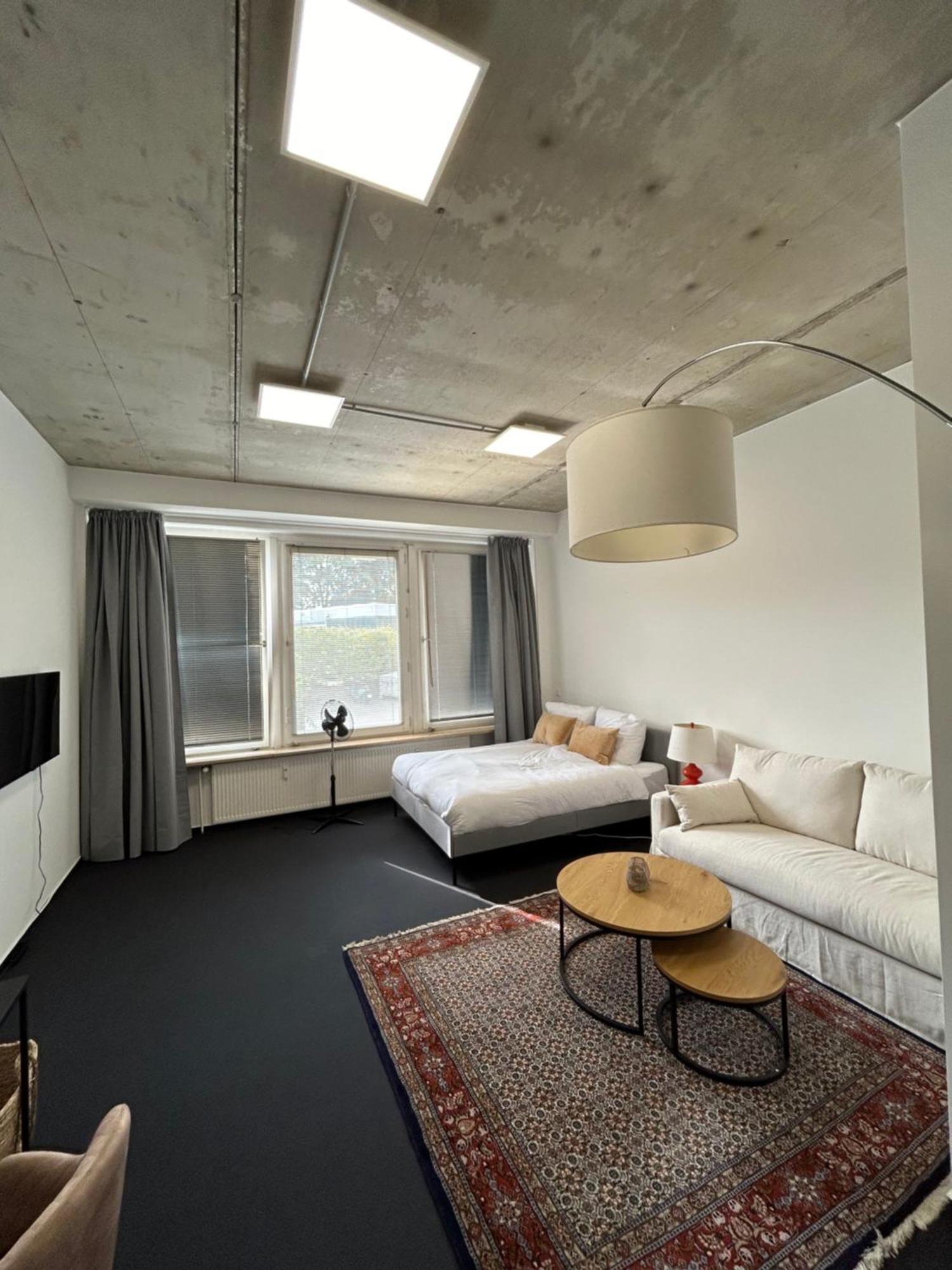 35 Qm Grosses Mit Eigenem Badezimmer In Den Elbvororten Hamburg-Harburg