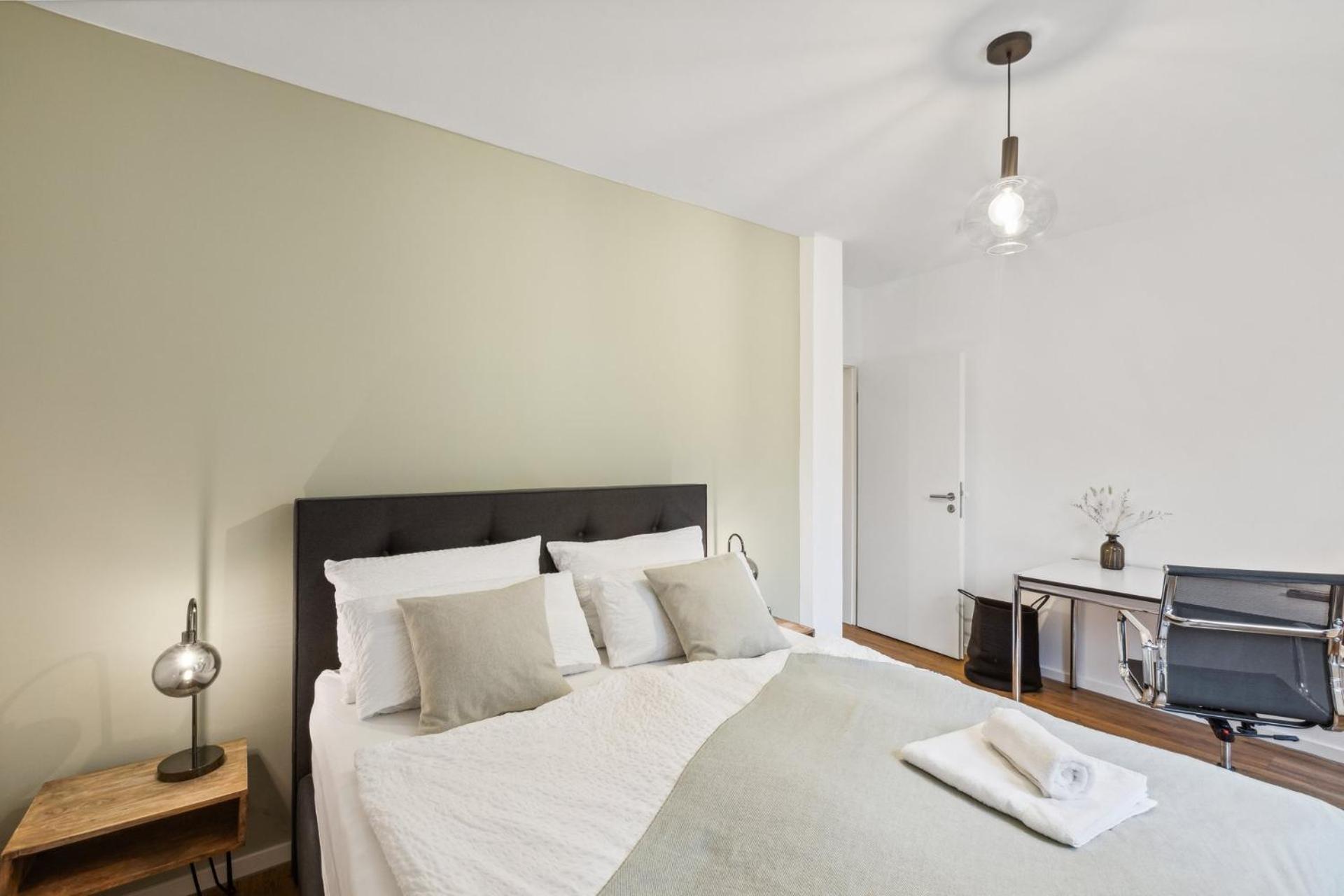 Business Kranich: 3 Zimmer, Infrastrukturlage Hh Langenhorn, Naehe Airport Hamburg