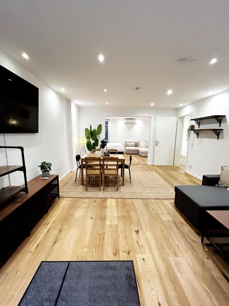 Apartamento Spacious For 12 In