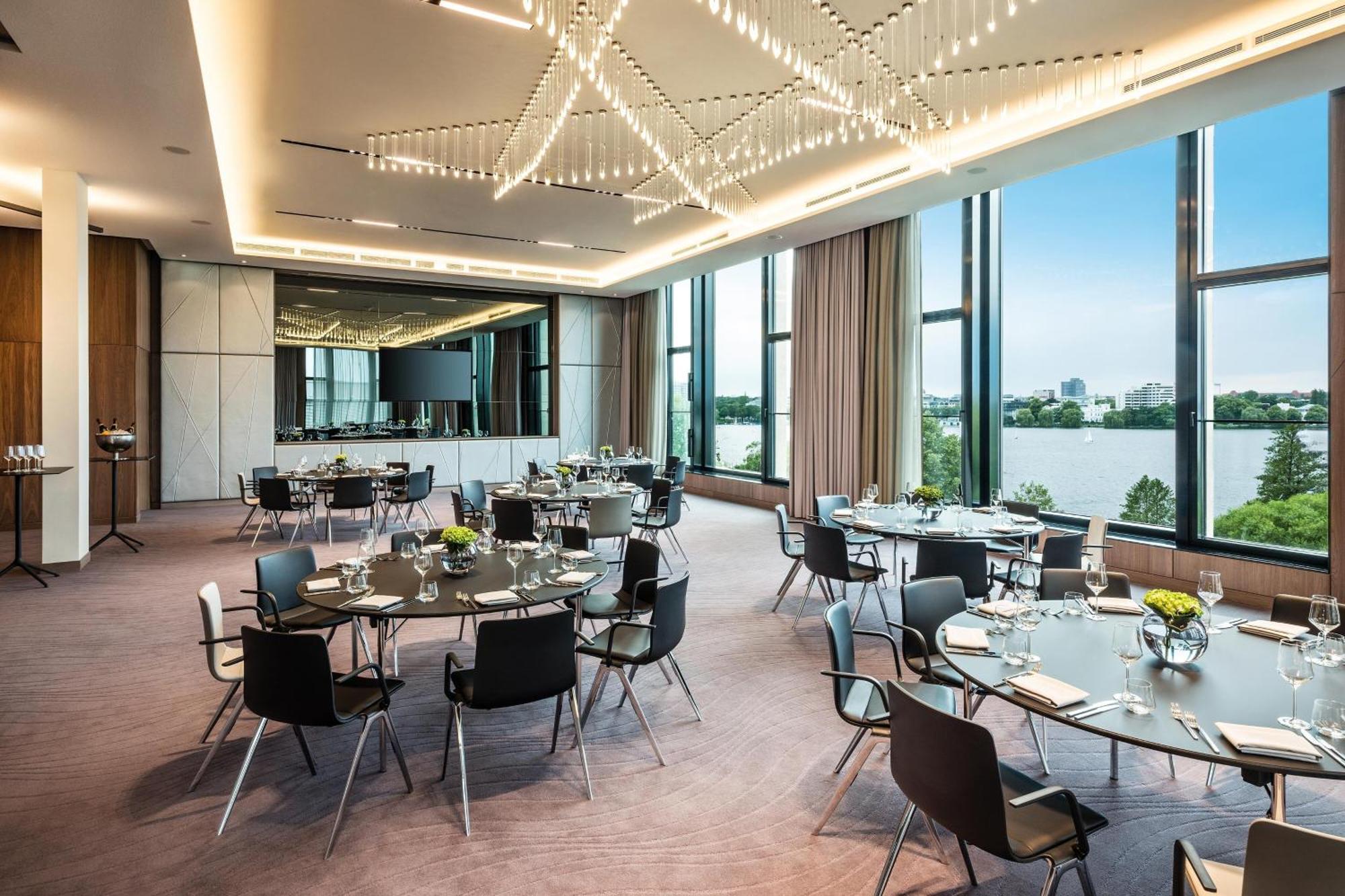 Le Méridien Hotel 5*