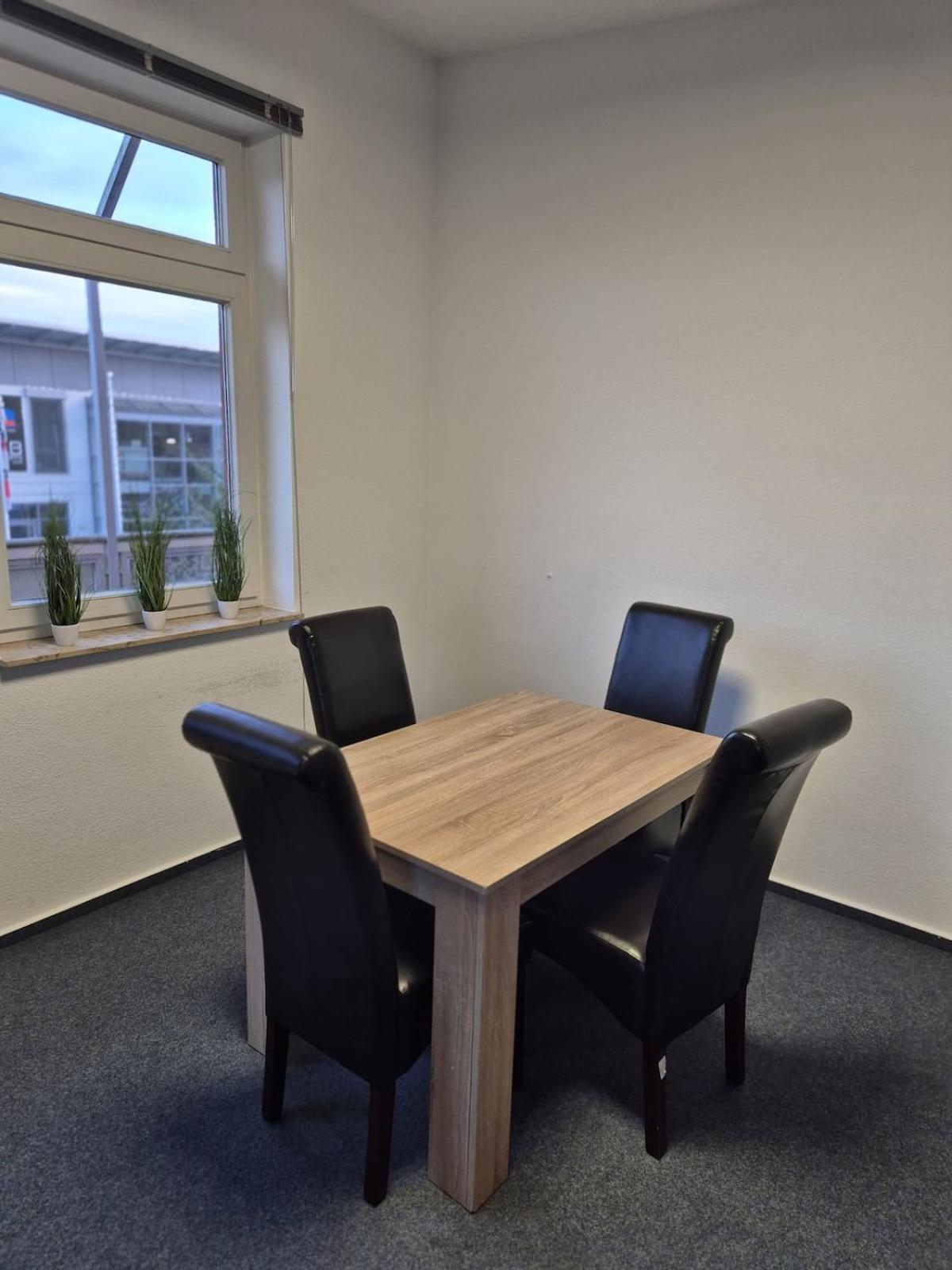 Modern For 6 Guests *