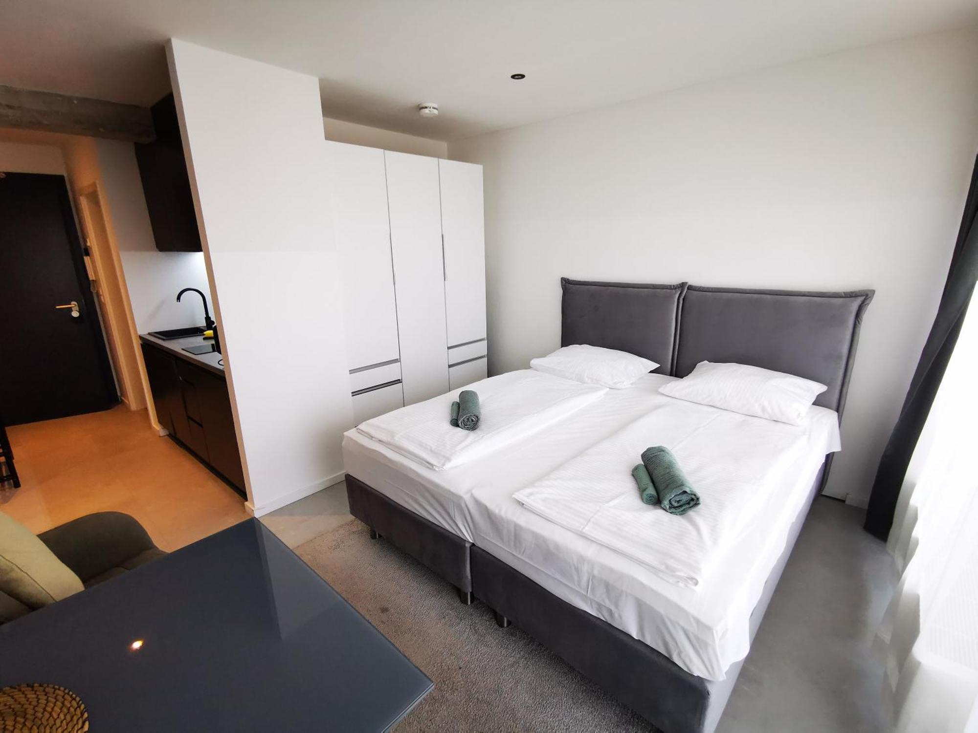 Apartment Hh 02 By Rockchair - Superhost Status - Modernes Mit Sonnigem Balkon & Premium Boxspringbetten In Winterhude - Geheimtipp