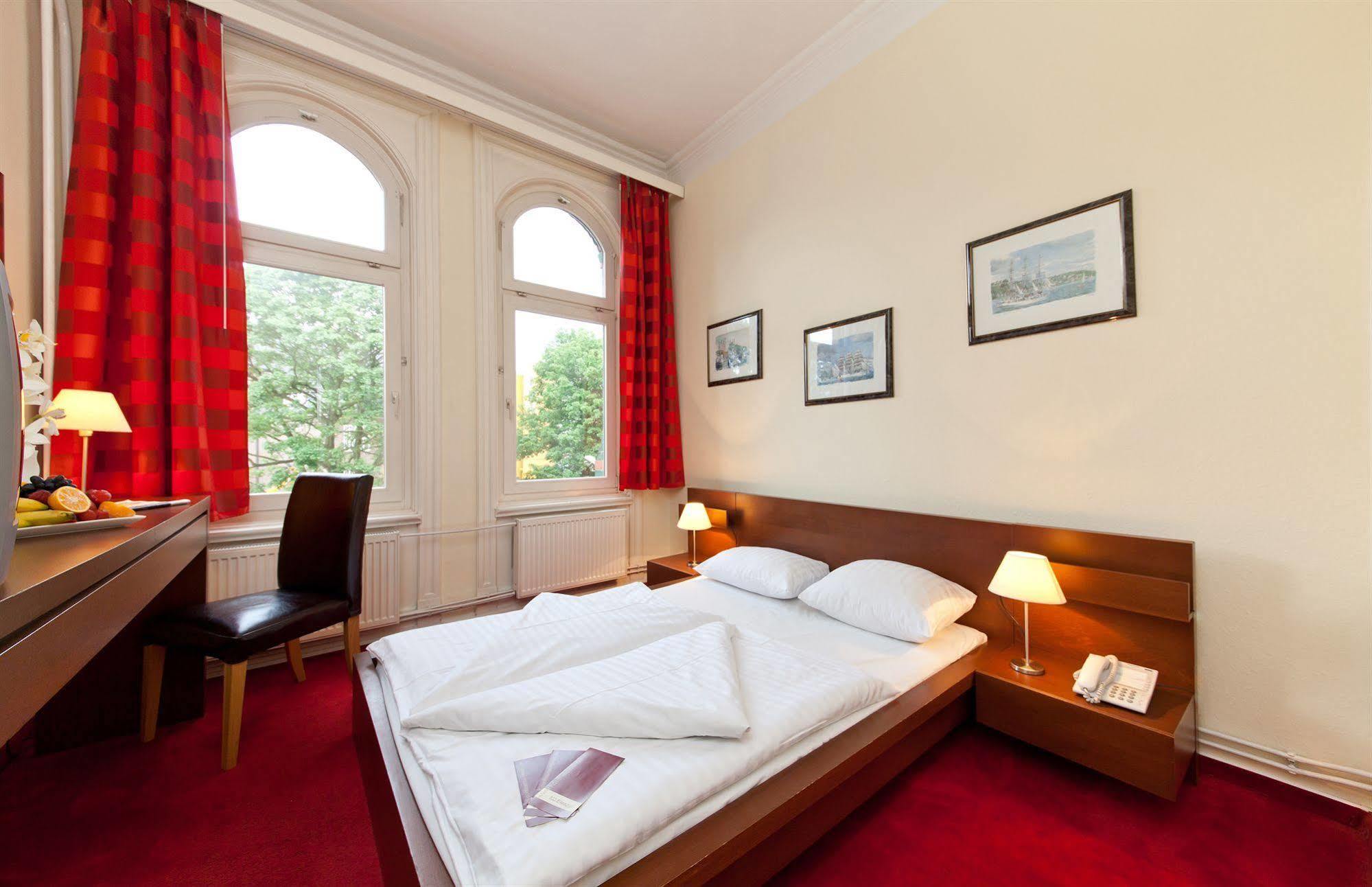 Holstenwall Neustadt 3*