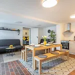 Hamburg City Apartment Freshly Renovated
