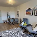 Zentrale 3-Zi.-Wohnung, 3 Gehminuten U-Burgstraße U2 (direkte Messeverbindung)