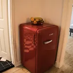 Doppelbett In Heller Wohnung