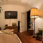 Central Artist Apartment, Skyline View & Breakfast Inclusive