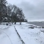 Urlaub Am Elbstrand - Wohnung In Blankenese Mit Naturblick