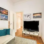 Großzügige Altbauwohnung in Bestlage