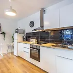 3 Bedroom Apartment In Great Location